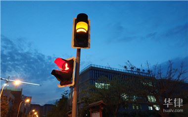 高速车距应保持多少米